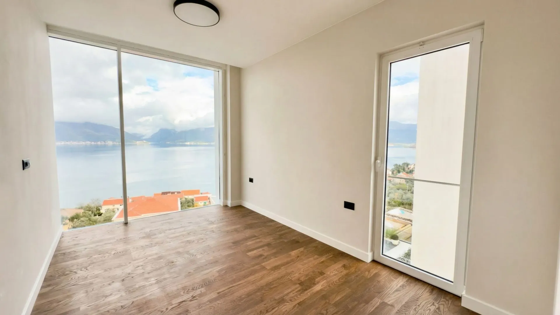 Prodaja, dvosoban stan, 150m², Krašići, Tivat