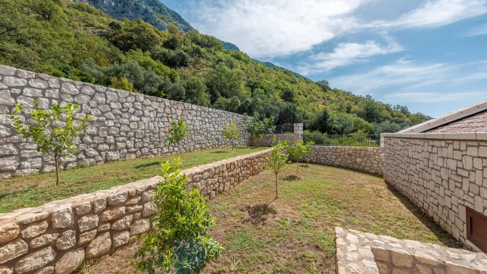 Sale, house, 256m², Reževići, Budva