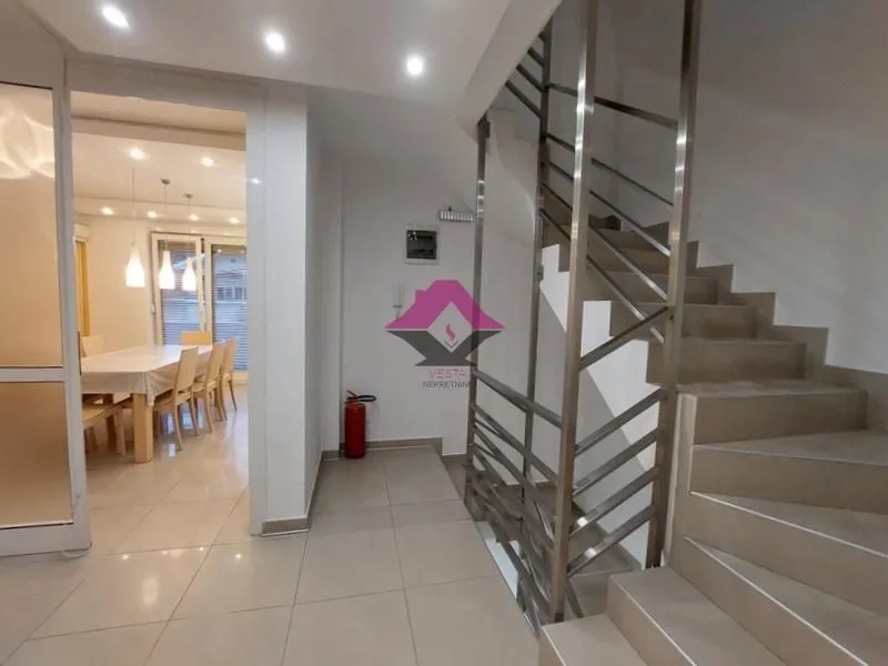 Izdavanje, kuća, 142m², Banovo Brdo, Beograd
