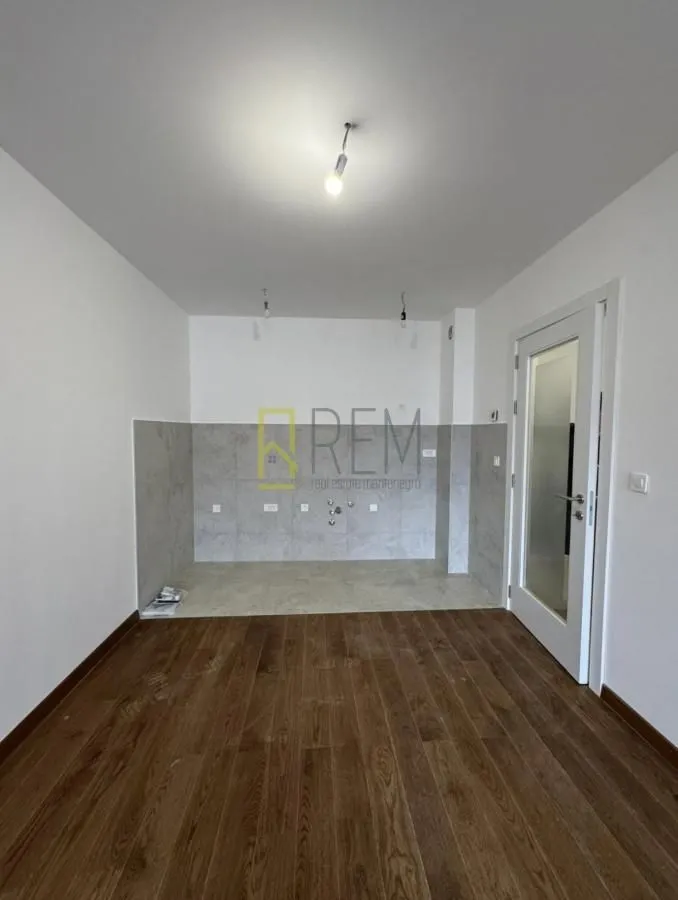 Izdavanje, dvosoban stan, 64m², Tološka šuma, Podgorica