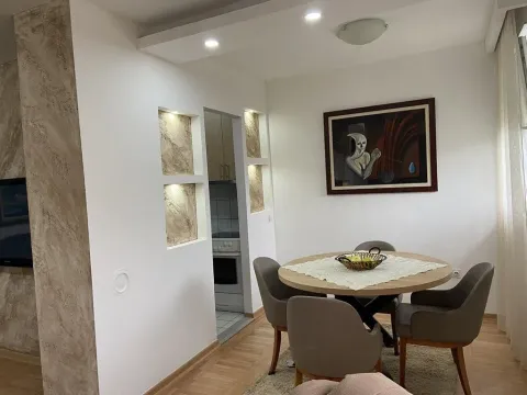 Izdavanje, dvosoban stan, 80m², Stari Aerodrom, Podgorica - image 9