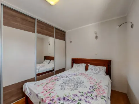 Izdavanje, trosoban stan, 130m², Dobrota, Kotor - image 5