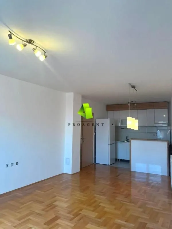 Rent, office space, 48m², Medijana, Niš