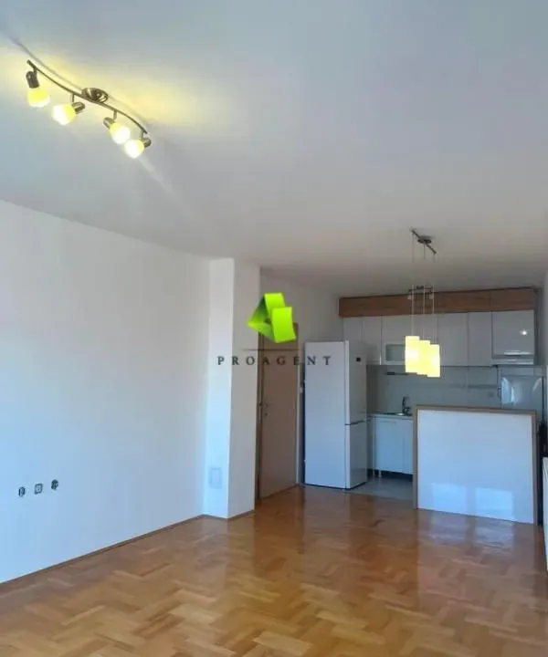 Rent, office space, 48m², Medijana, Niš