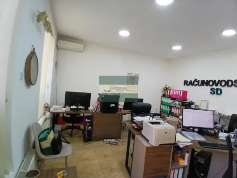 Prodaja, poslovni prostor, 28m², Centar, Jagodina - image 1