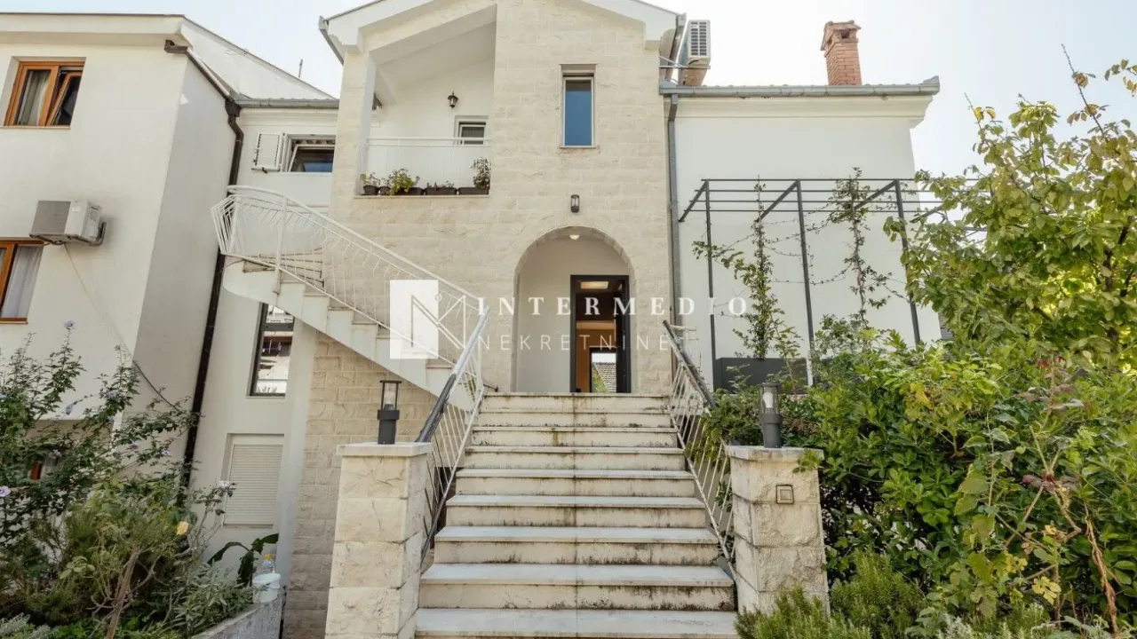 Sale, two bedroom apartment, 180m², Savina, Herceg Novi