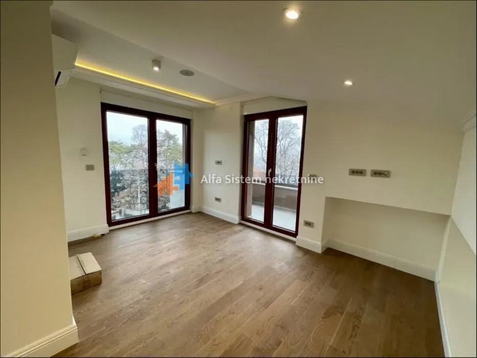 Izdavanje, četvorosoban stan, 174m², Savski Venac, Beograd