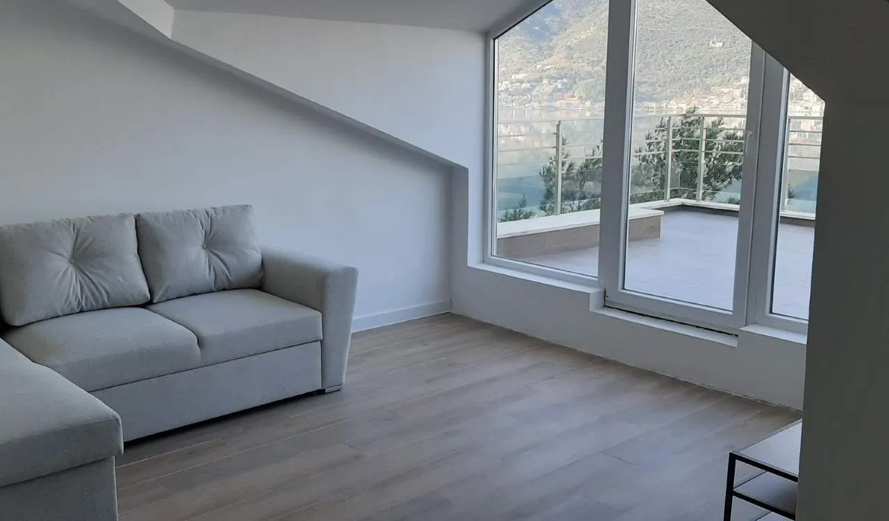 Prodaja, četvorosoban stan, 171m², Dobrota, Kotor