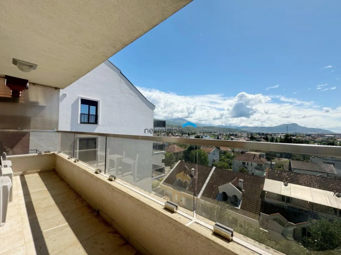 Izdavanje, četvorosoban stan, 178m², Gorica C, Podgorica