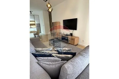 Izdavanje, jednosoban stan, 65m², Centar, Bar