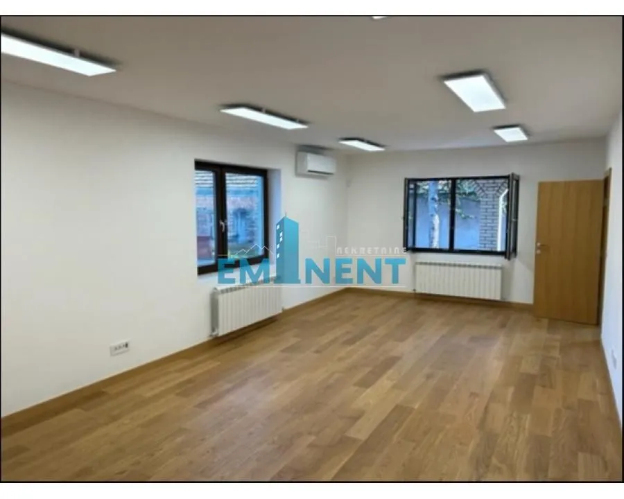 Rent, office space, 200m², Vojlovica, Pančevo