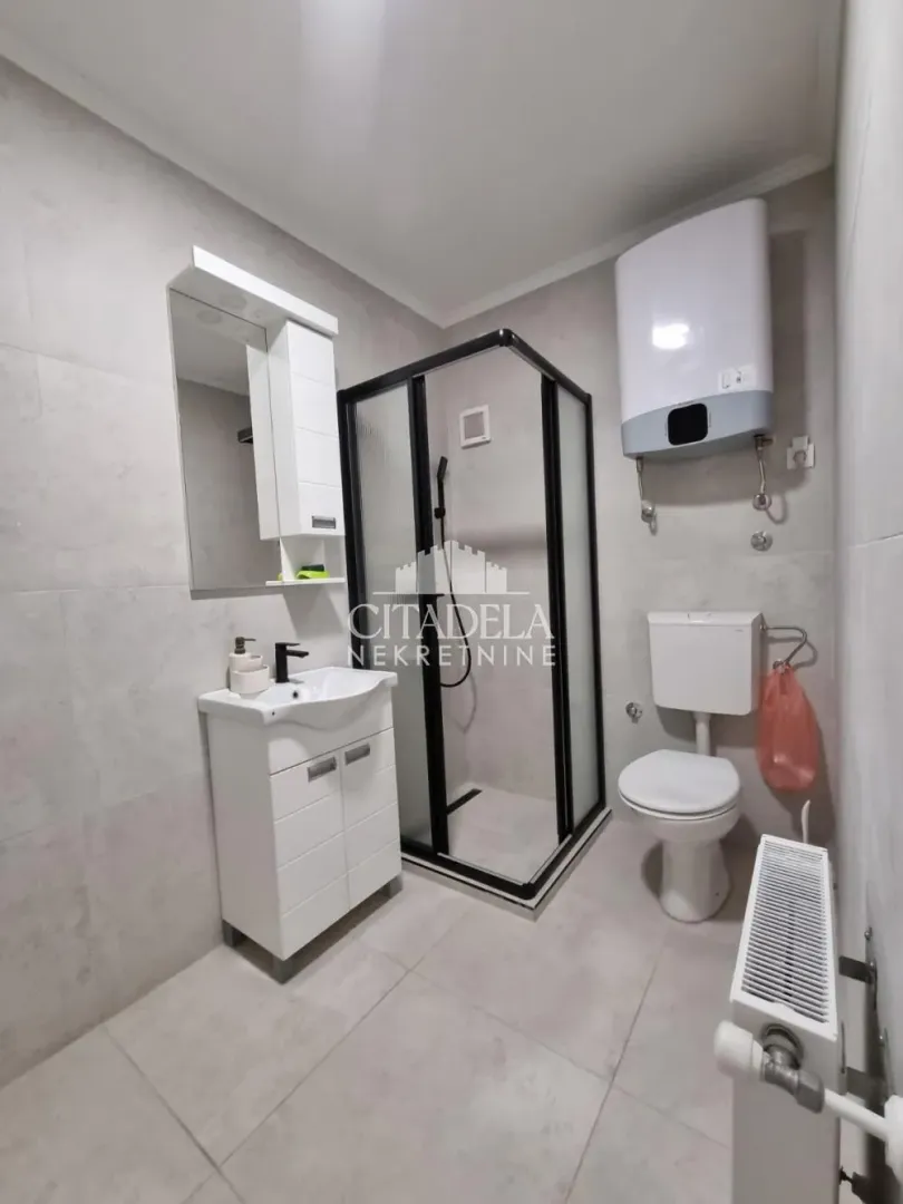 Izdavanje, trosoban stan, 85m², Čukarica, Beograd