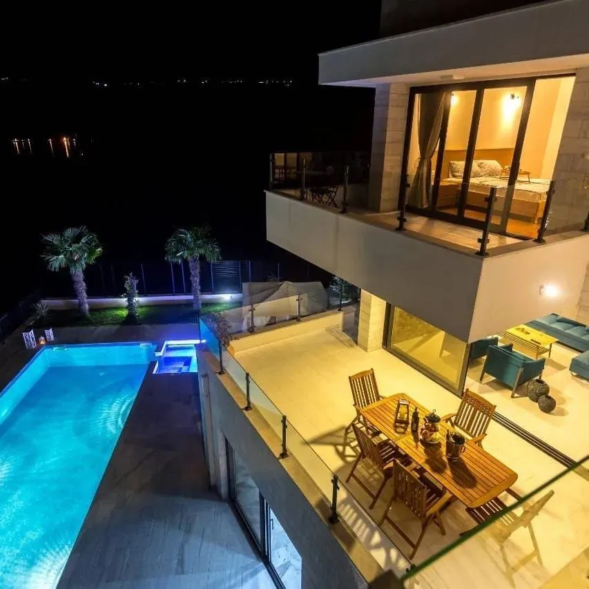 Prodaja, kuća, 490m², Đenovići, Herceg Novi
