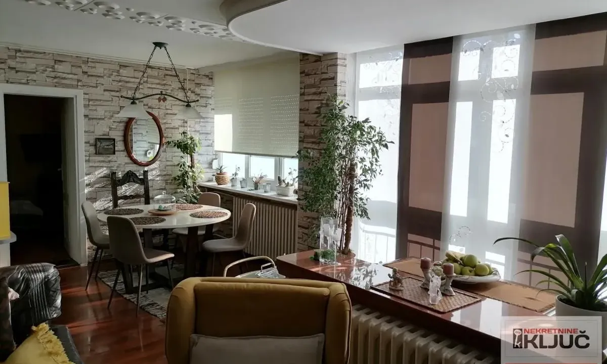 Prodaja, četvorosoban stan, 84m², Novo naselje, Novi Sad