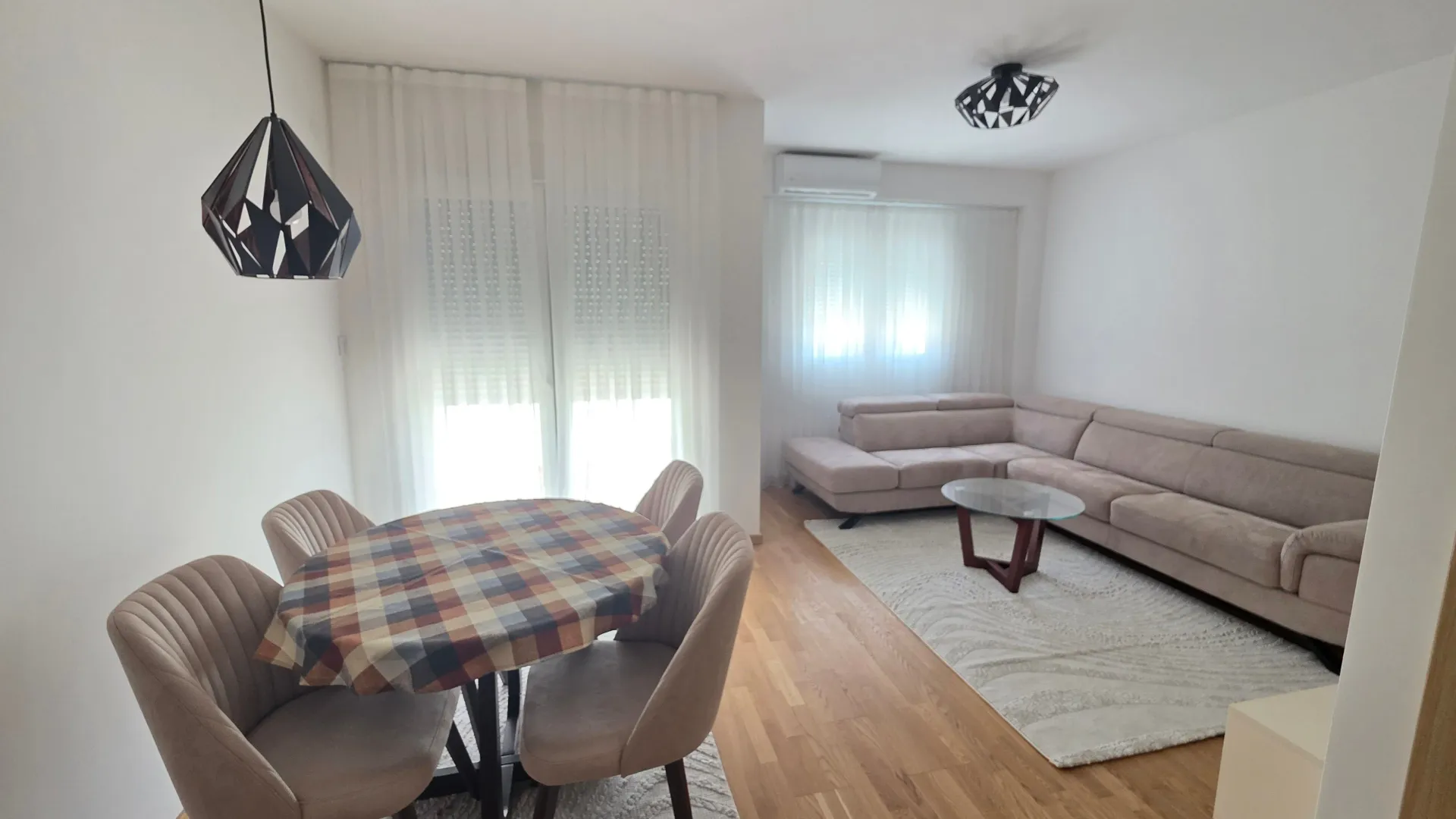 Izdavanje, dvosoban stan, 65m², Pobrežje, Podgorica