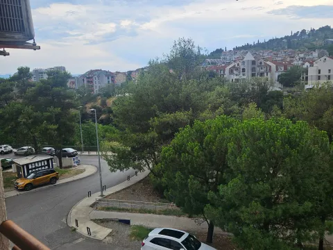 Izdavanje, dvosoban stan, 62m², City Kej, Podgorica - image 5