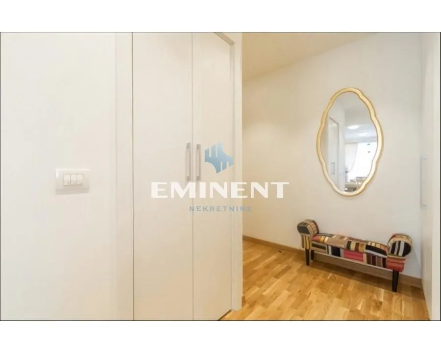 Izdavanje, trosoban stan, 86m², Savski Venac, Beograd