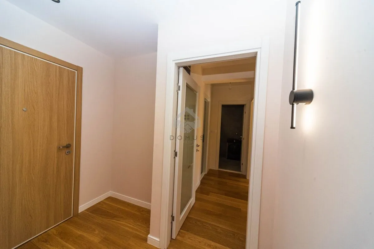 Rent, office space, 67m², Central Point, Podgorica