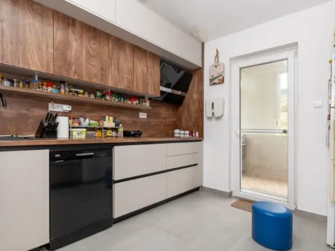 Prodaja, trosoban stan, 126m², Malo Brdo, Podgorica - image 6