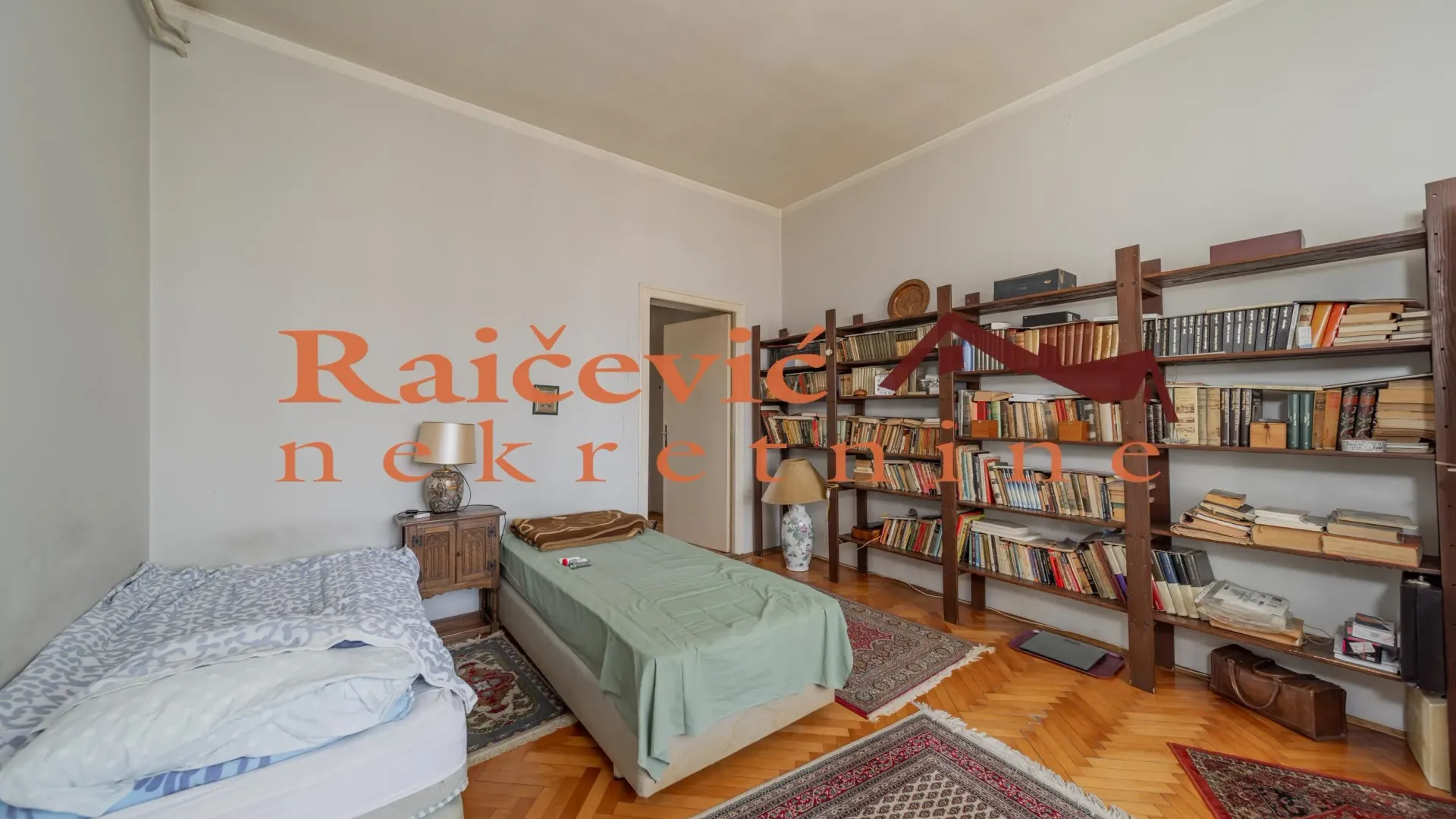 Prodaja, četvorosoban stan, 113m², Centar, Stara Pazova