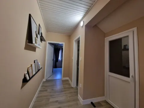 Izdavanje, trosoban stan, 105m², Tivat, Crna Gora - image 19