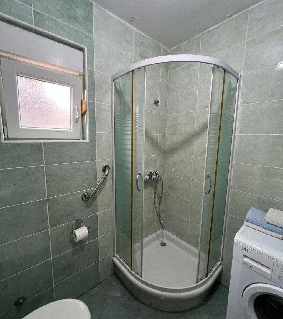 Rent, two bedroom apartment, 52m², Kalimanj, Tivat