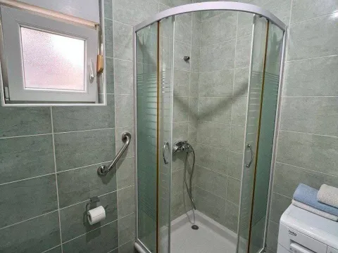 Izdavanje, dvosoban stan, 52m², Kalimanj, Tivat - image 6