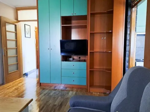 Izdavanje, jednosoban stan, 50m2, Blok 5, Podgorica