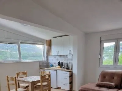 Rent, three bedroom apartment, 90m², Sutomore, Bar