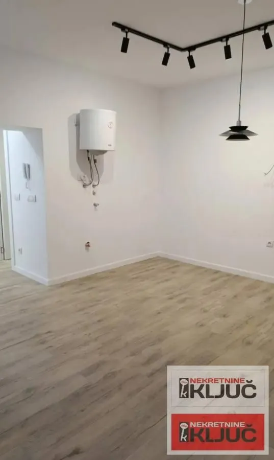 Prodaja, jednosoban stan, 31m², Centar, Novi Sad