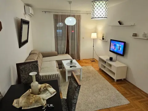 Rent, one bedroom apartment, 45m², Stari Aerodrom, Podgorica - image 2