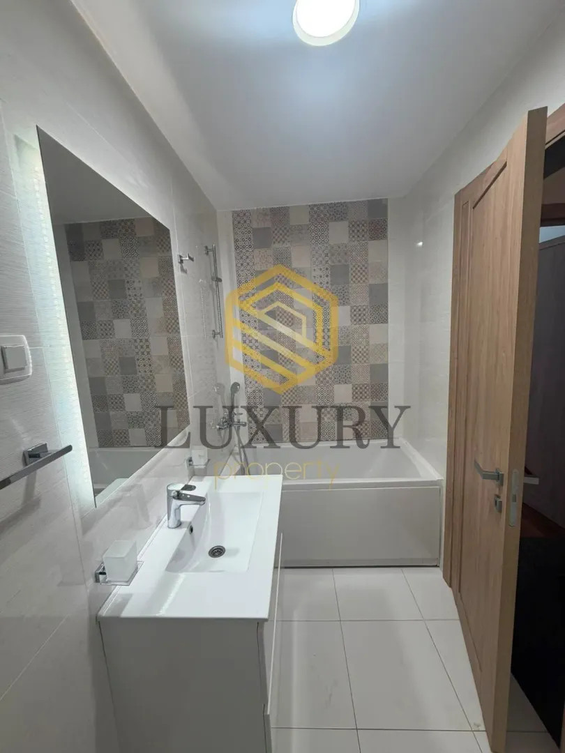 Izdavanje, poslovni prostor, 70m², Master Kvart, Podgorica