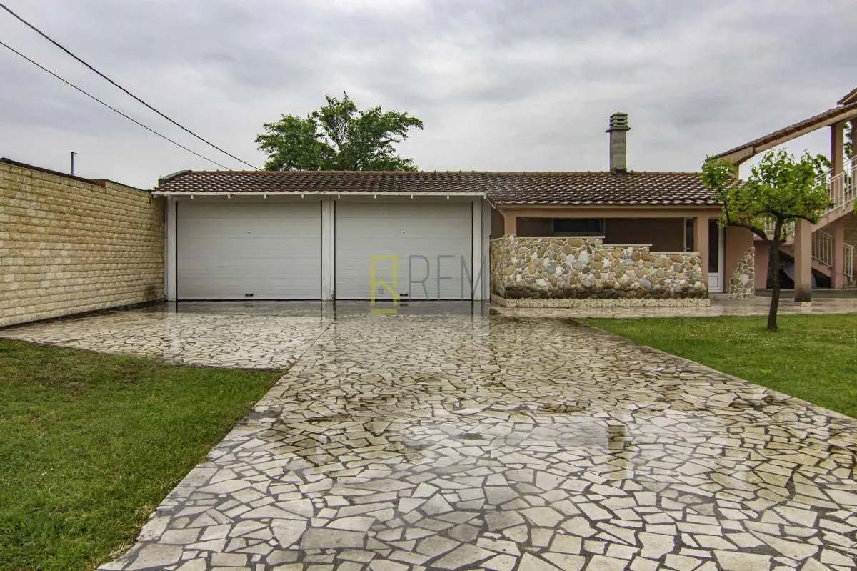 Prodaja, kuća, 400m², Danilovgrad, Crna Gora
