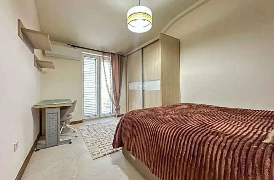 Izdavanje, trosoban stan, 114m², Momišići, Podgorica