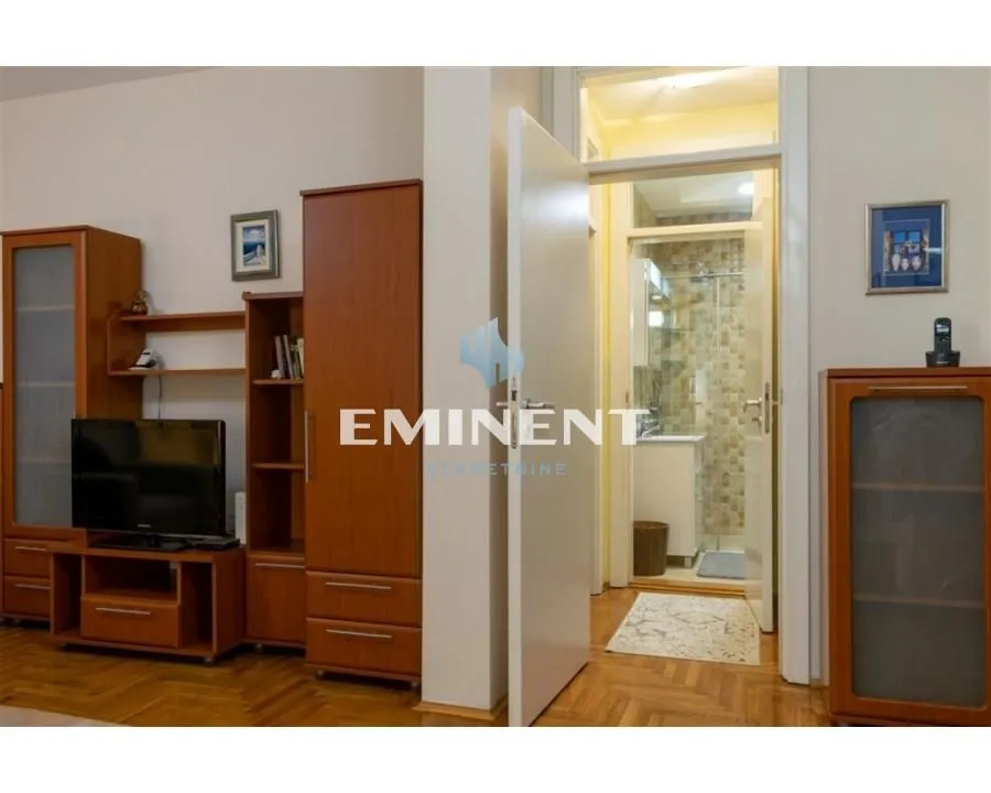 Rent, two bedroom apartment, 52m², Savski Venac, Beograd