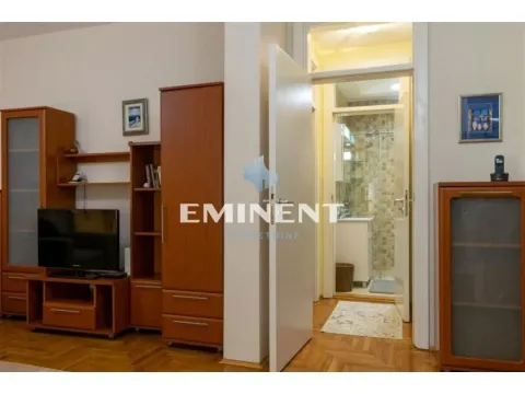 Rent, two bedroom apartment, 52m², Savski Venac, Beograd - image 3