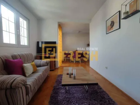 Izdavanje, dvosoban stan, 68m², Budva, Crna Gora