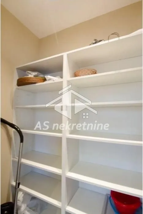 Izdavanje, stan, 160m², Crveni Krst, Beograd