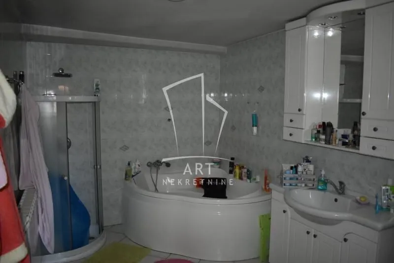 Prodaja, kuća, 336m², Jajinci, Voždovac Sve Podlokacije
