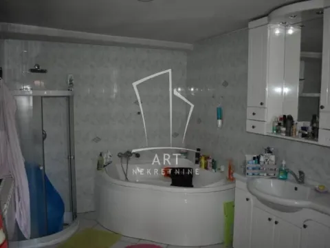 Prodaja, kuća, 336m², Jajinci, Voždovac Sve Podlokacije - image 3