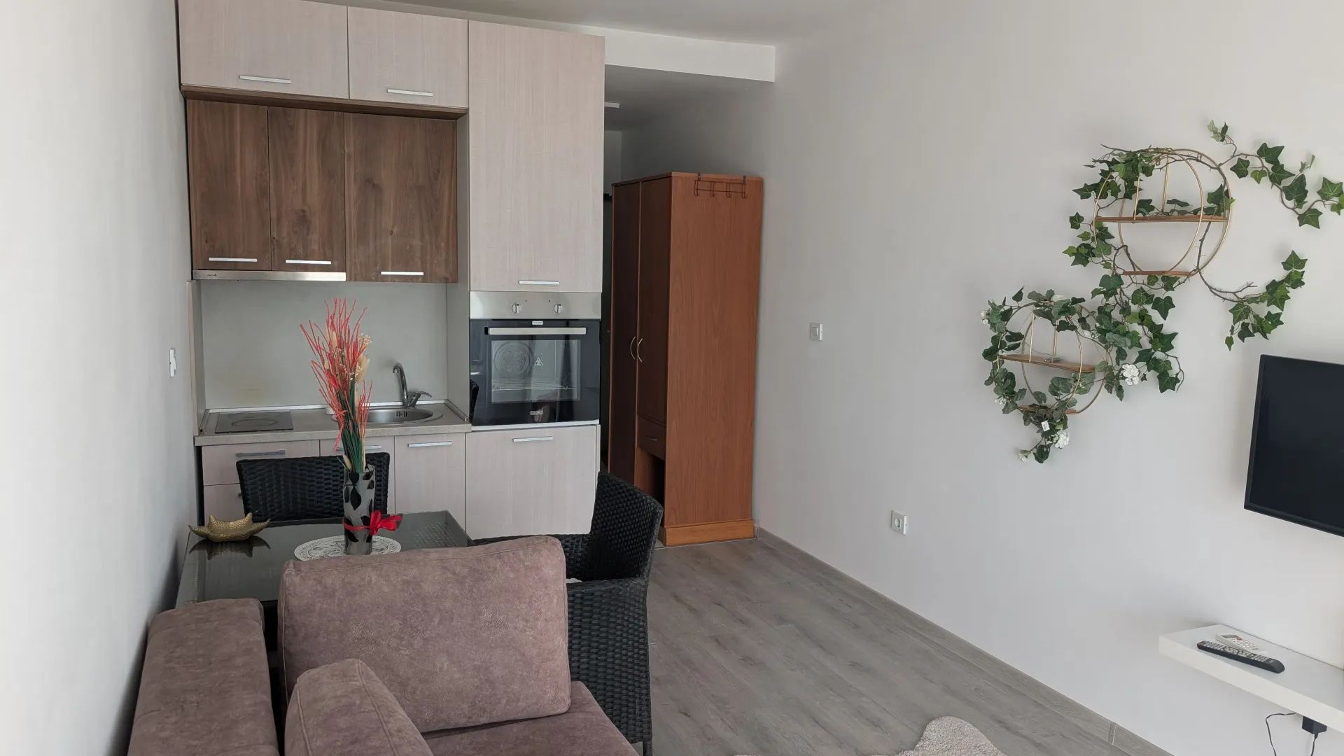 Izdavanje, garsonjera, 24m², Stari Aerodrom, Podgorica