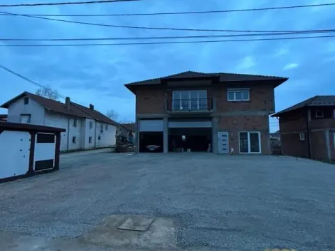 Rent, house, 250m², Surčin, Beograd