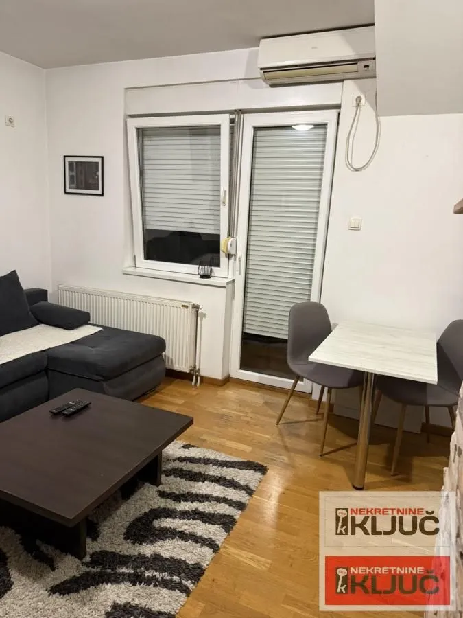 Izdavanje, garsonjera, 27m², Bulevar Oslobodjenja, Novi Sad Sve Podlokacije