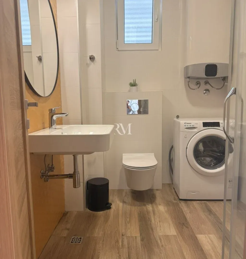 Izdavanje, dvosoban stan, 60m², Mažina, Tivat