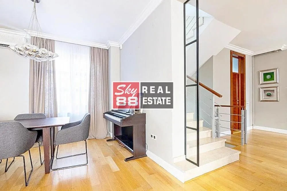 Prodaja, kuća, 400m², Golf Naselje, Beograd