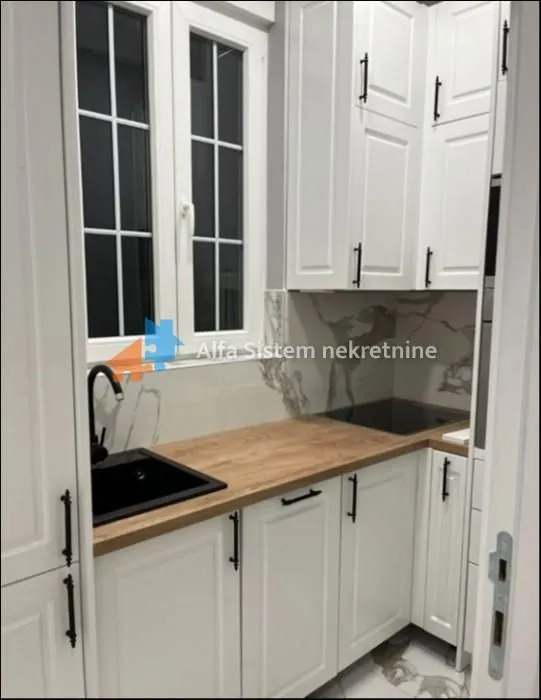 Izdavanje, trosoban stan, 70m², Savski Venac, Beograd