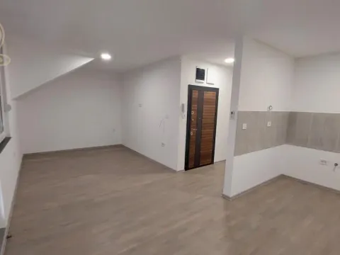 Prodaja, četvorosoban stan, 78m², Alibegovac, Petrovaradin - image 3