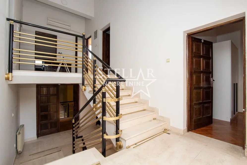 Izdavanje, kuća, 320m², Gorica C, Podgorica