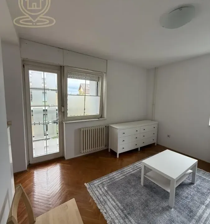 Izdavanje, jednosoban stan, 40m², Stari grad, Novi Sad