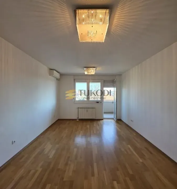 Sale, four bedroom apartment, 90m², Adamovićevo Naselje, Novi Sad Sve Podlokacije
